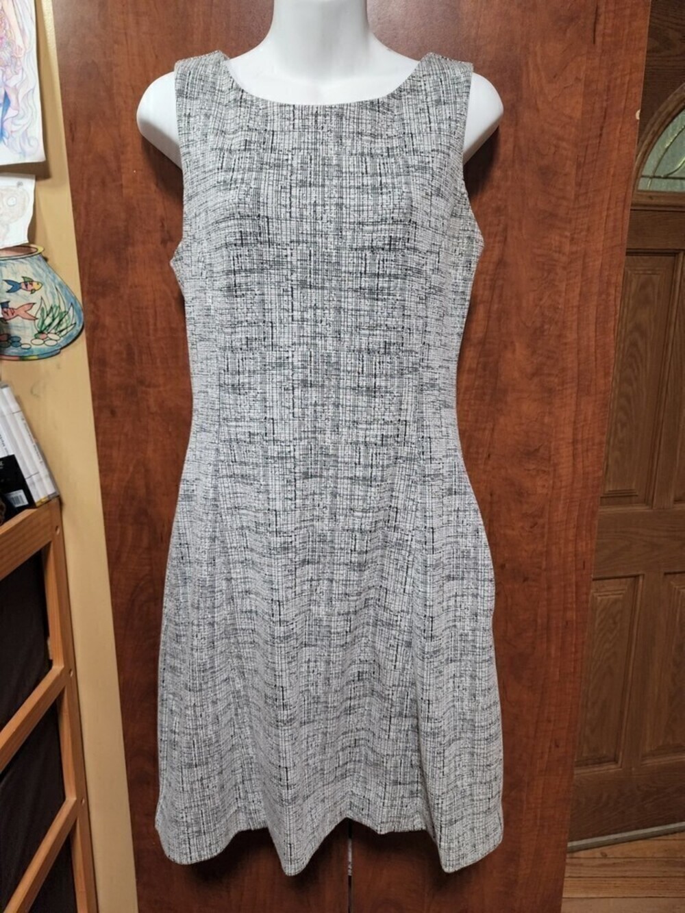 𝅺tahari Women’s Dress 6 Mini Shift Sleeveless Career Gray White Dress